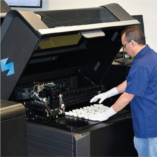 3D принтер Stratasys J700 Dental в работе
